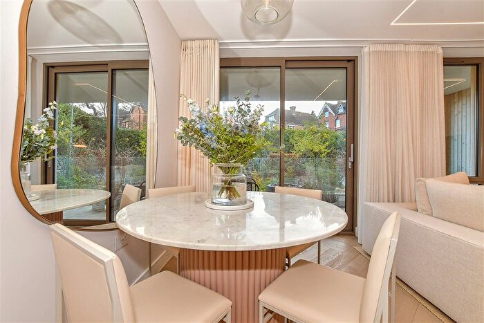 2 Bedroom Flat For Sale In Broadwater Down, Tunbridge Wells, Kent, TN2