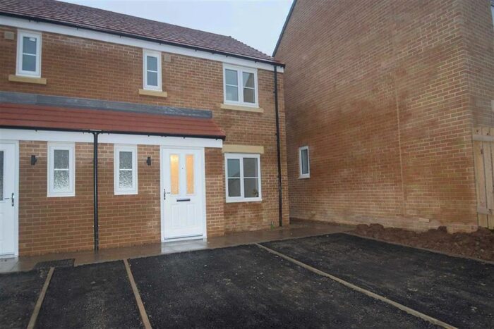 3 Bedroom Semi-Detached House To Rent In Senior Drive, Scarborough, North Yorkshire YO11