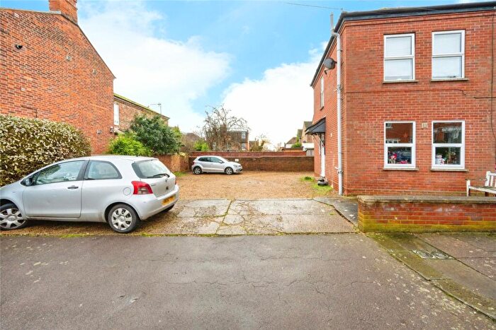 1 Bedroom Flat For Sale In Goldington Avenue, Bedford, Bedfordshire, MK40