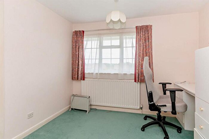 4 Bedroom Detached House For Sale In Vyne Road, Bramley, Tadley, RG26
