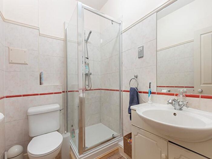 2 Bedroom Apartment To Rent In Imperial Hall, - City Road, London, EC1V
