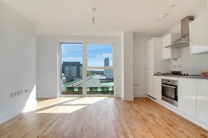 Studio To Rent In Park Place, Stevenage, SG1