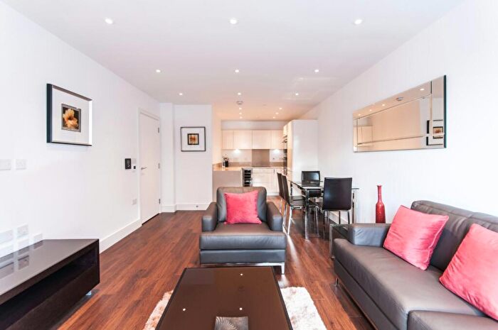 2 Bedroom Flat To Rent In Queensland Road, Islington, London, N7