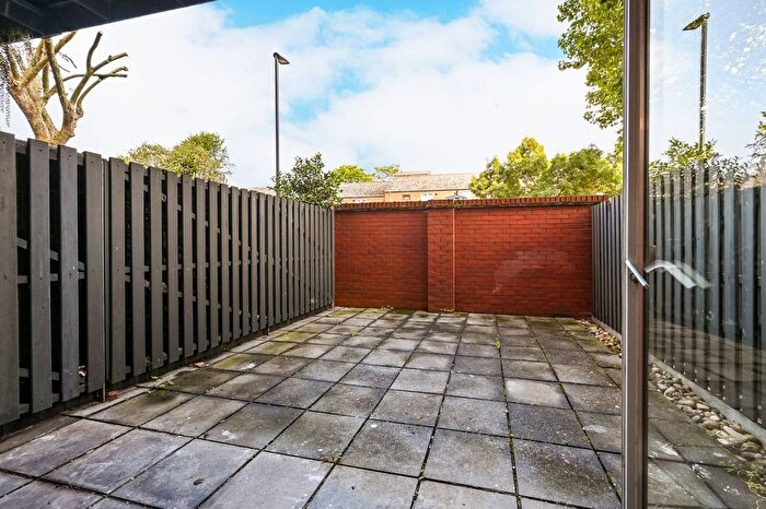 Studio To Rent In London Road, Isleworth, TW7