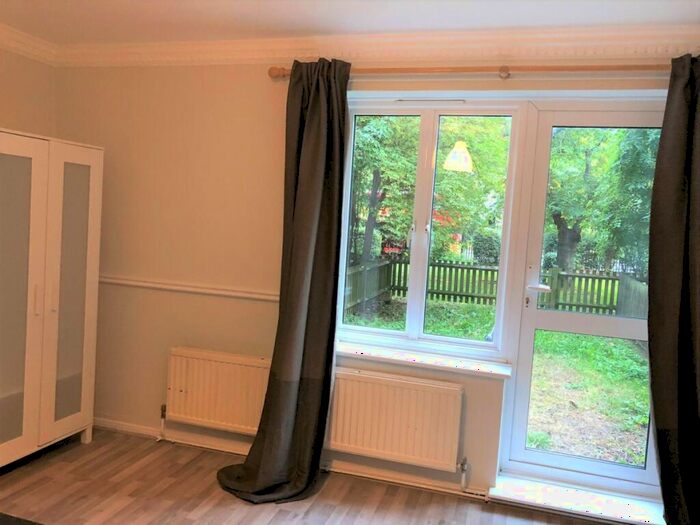 2 Bedroom Flat To Rent In Canonbury Crescent, Canonbury Crescent, N1