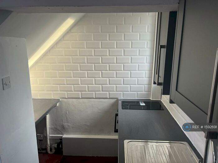 2 Bedroom Terraced House To Rent In Moorlands Road, Birkenshaw, Bradford, BD11