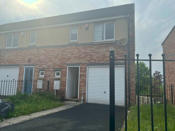 3 Bedroom Town House To Rent In Bridges View, Gateshead, NE8