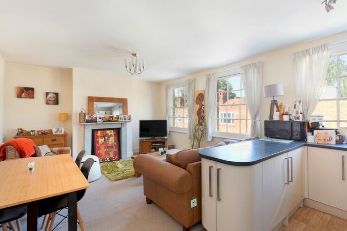 2 Bedroom Flat To Rent In High Street, Eton, Windsor, SL4