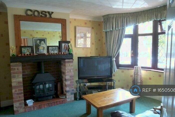 4 Bedroom Semi-Detached House To Rent In Stanford Road, Luton, LU2