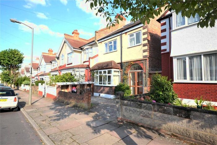 2 Bedroom Flat To Rent In Montana Road, Tooting Bec, SW17