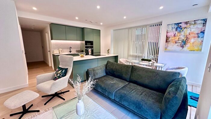 2 Bedroom Flat To Rent In Parkview Avenue, London, NW2