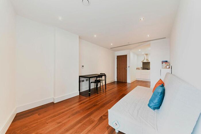 1 Bedroom Apartment To Rent In Lincoln Plaza, London, E14