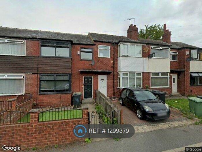 3 Bedroom Terraced House To Rent In Park View Grove, Leeds, LS4