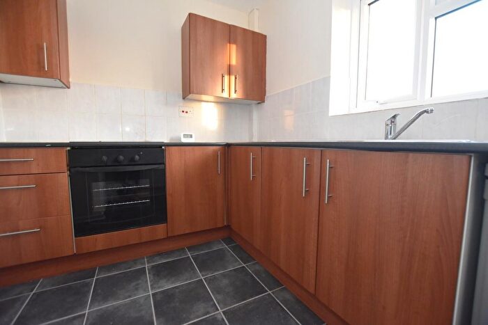 1 Bedroom Flat To Rent In Kingsley Avenue, Grangewood, Chesterfield, S40