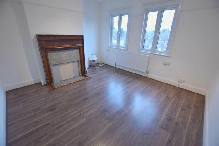 2 Bedroom Flat To Rent In Sussex Ring, London, N12
