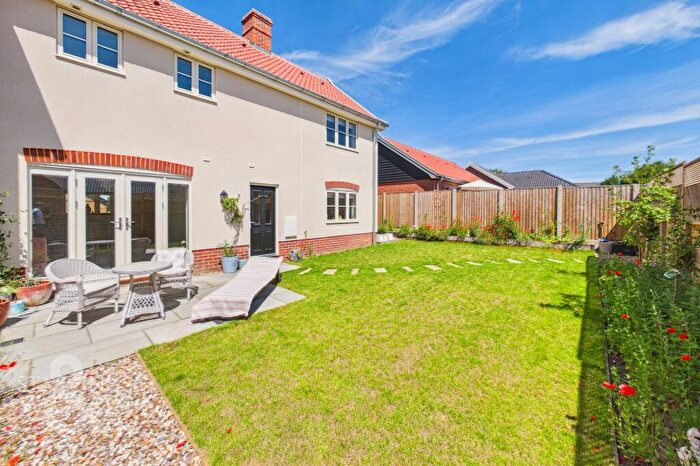 3 Bedroom Link Detached House For Sale In Sarsons Meadow, Hopton, Diss, IP22