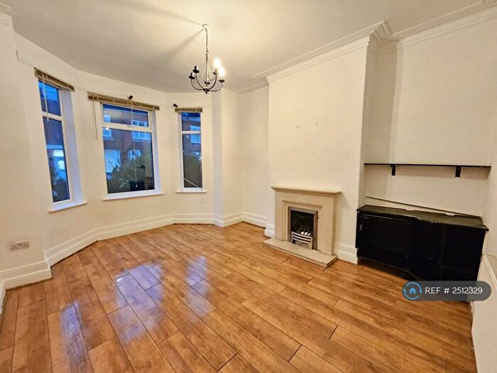 4 Bedroom Terraced House To Rent In Oak Road, Salford, M7