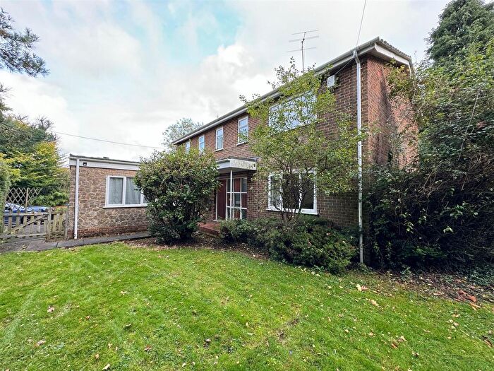 5 Bedroom Detached House To Rent In Old Lenham Road, Doddington, Sittingbourne, Kent, ME9