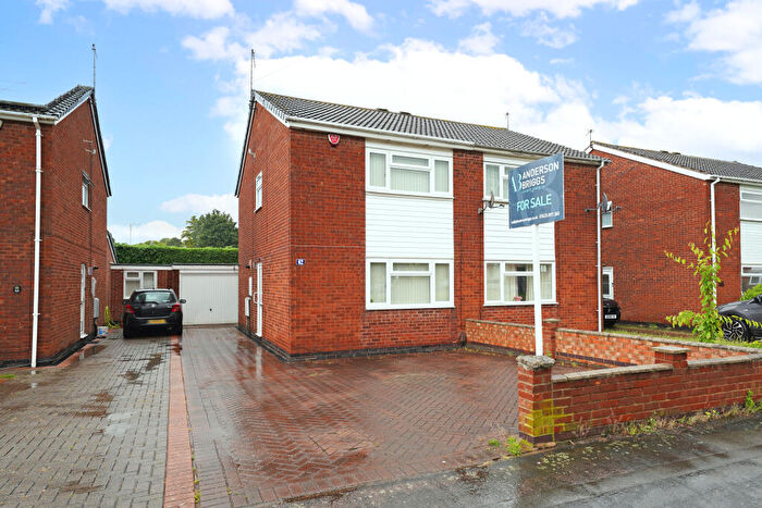 3 Bedroom Semi Detached House For Sale In Southdown Drive, Thurmaston, Leicester, Leicestershire, LE4