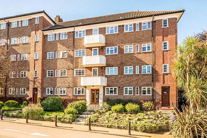 2 Bedroom Flat To Rent In Courtlands, Sheen Road, TW10
