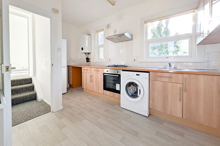 3 Bedroom Flat To Rent In Devonshire Road, London, SE23