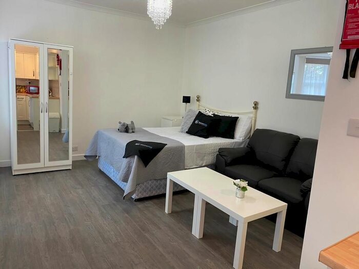 Studio To Rent In Bridge Terrace, Albert Road South, Ocean Village, Southampton, SO14