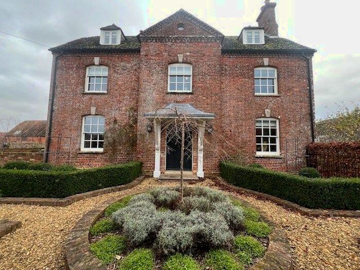 4 Bedroom Farmhouse To Rent In Knowlton Bank, Knowlton, Wimborne, BH21