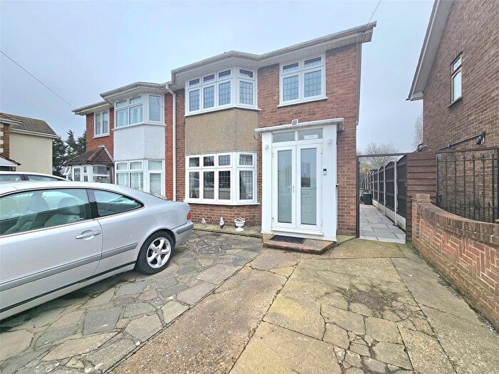 3 Bedroom Semi Detached House To Rent In Hayes Drive, Rainham, RM13