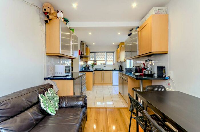 4 Bedroom Semi-Detached House To Rent In Little Platt, Park Barn, Guildford, GU2