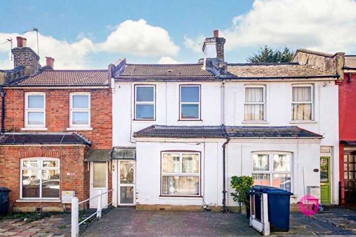 2 Bedroom Terraced House For Sale In Long Lane, London, N3