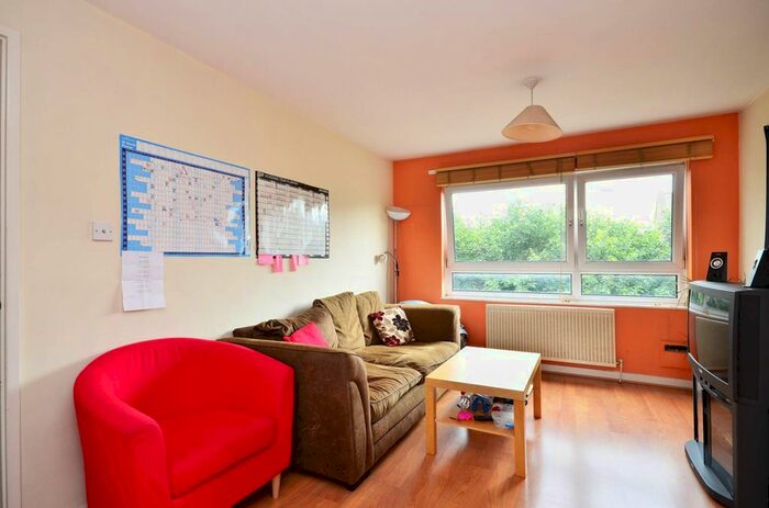 3 Bedroom Flat To Rent In East Hill, Clapham Junction, London, SW18