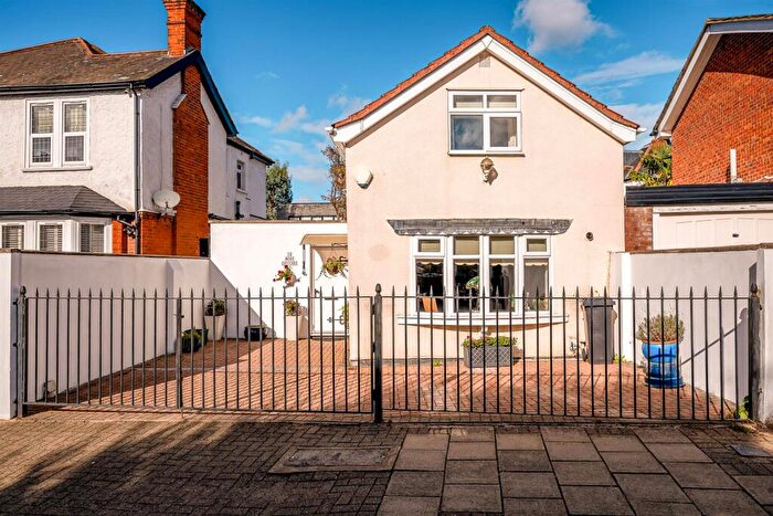 2 Bedroom Detached House For Sale In The Avenue, Bickley, Bromley, BR1