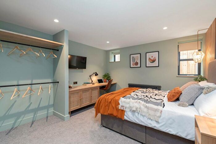 2 Bedroom Apartment To Rent In Yarborough Road - Bedroom En Suite Apt - /, LN1