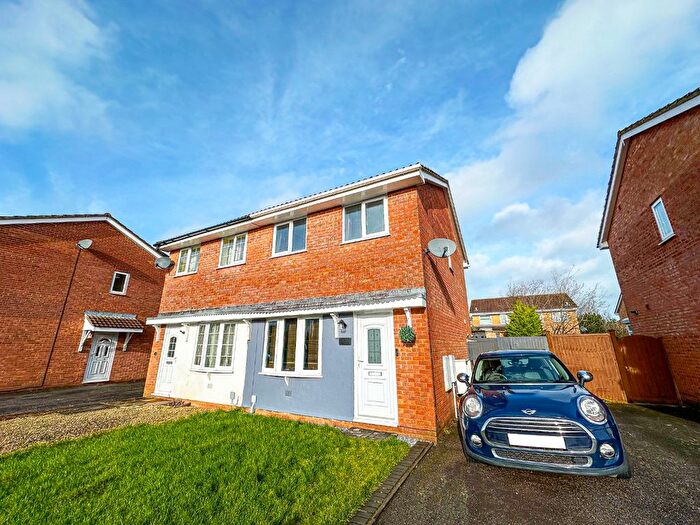 2 Bedroom Semi Detached House For Sale In Kenwyn Close, Taunton, Somerset - Newly Fitted Kitchen!, TA1