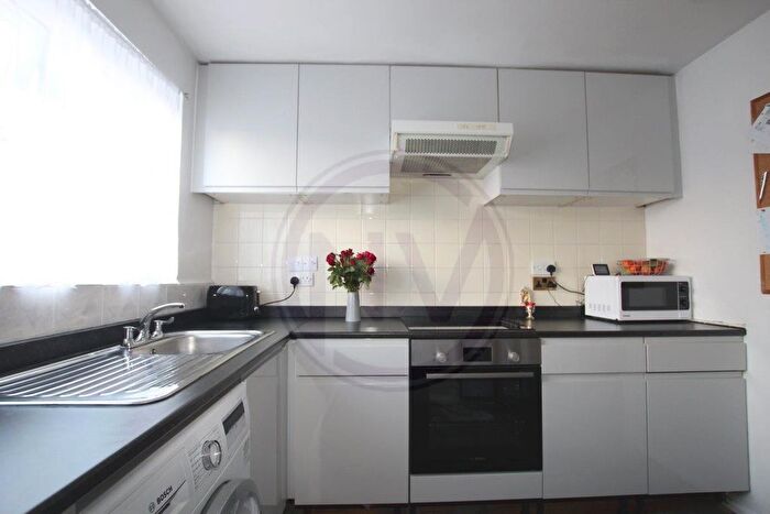 3 Bedroom Flat To Rent In Rushgrove Avenue, London, NW9