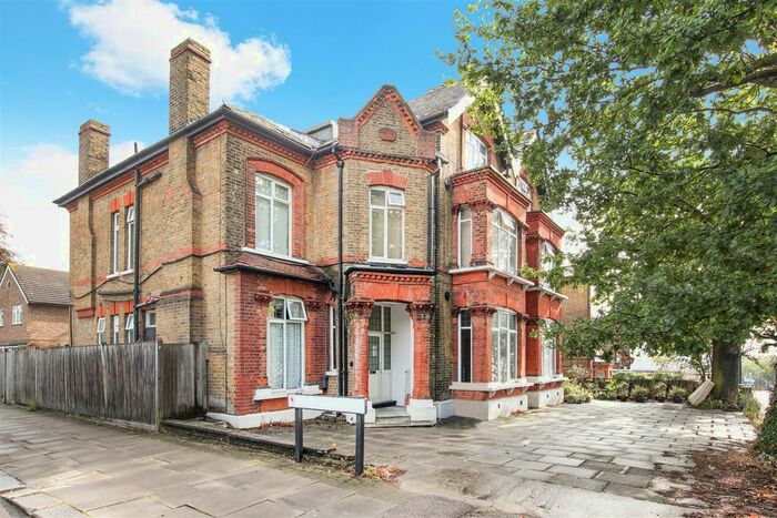 Studio To Rent In Windmill Hill, Enfield Town, EN2