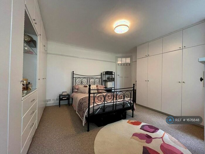 3 Bedroom Flat To Rent In Twyford Court, London, N10