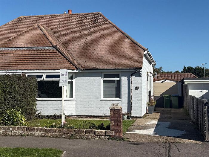 3 Bedroom Semi-detached Bungalow For Sale In Nicholas Crescent, Fareham, PO15