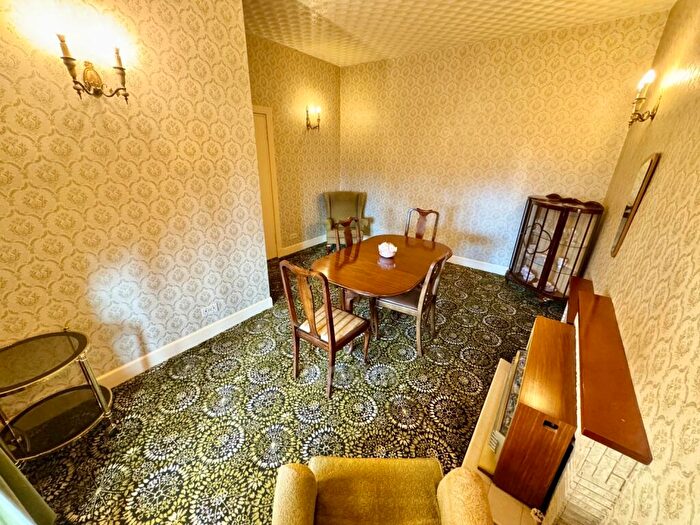 2 Bedroom Semi-Detached Bungalow For Sale In Grahamston Avenue, Glengarnock, KA14