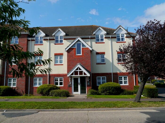 2 Bedroom Flat To Rent In Bewick Gardens, Chichester, West Sussex, PO19