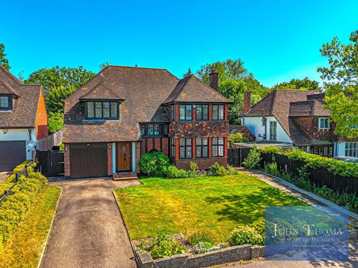 4 Bedroom Detached House For Sale In Spareleaze Hill, Loughton, IG10