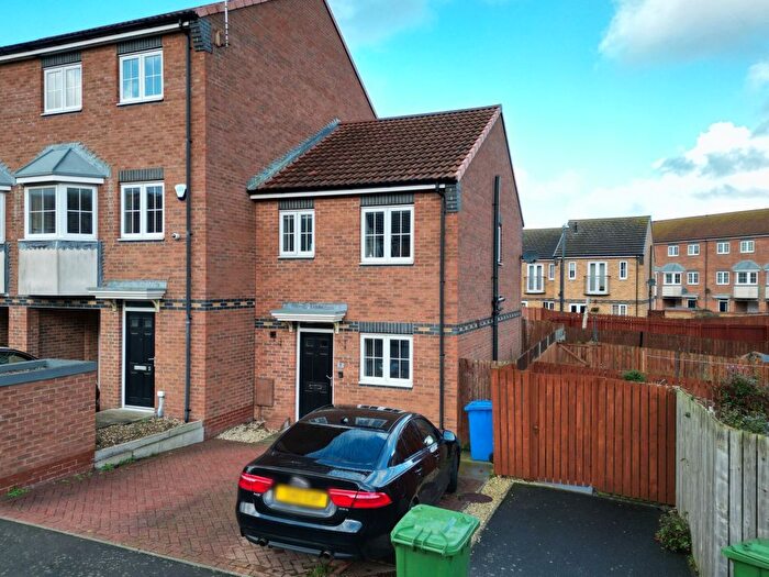 2 Bedroom End Terrace House For Sale In Landsdowne Road, Whitby, YO21