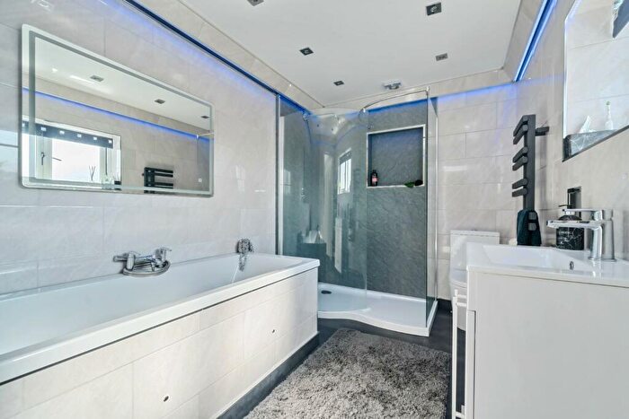 4 Bedroom Detached House For Sale In Meadow Crescent, Upper Halling, Rochester, ME2