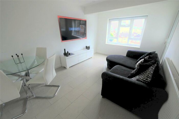 2 Bedroom Apartment To Rent In Boleyn Gardens, Brentwood, Essex, CM13
