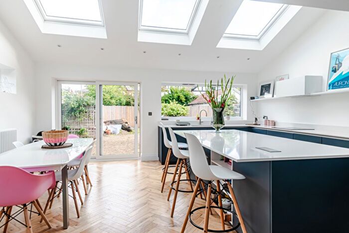 4 Bedroom Detached House For Sale In Denton Avenue, Leeds, LS8