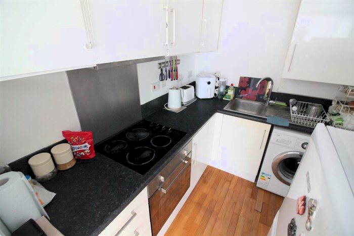 1 Bedroom Flat To Rent In Bath Road, Hounslow, TW4