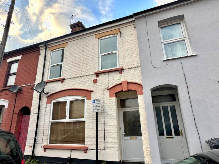 4 Bedroom House To Rent In Town Centre, MK40