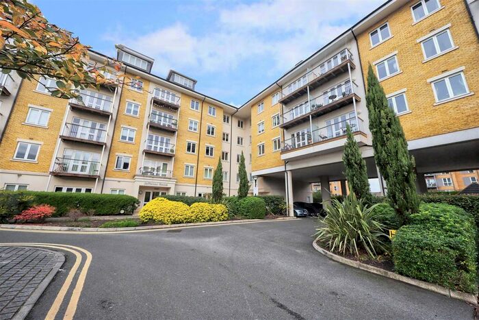 2 Bedroom Flat To Rent In Jefferson House, Park Lodge Avenue, West Drayton ., UB7