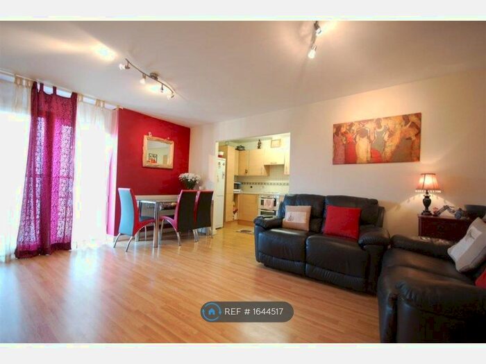 2 Bedroom Flat To Rent In Kenavon Drive, Reading, RG1