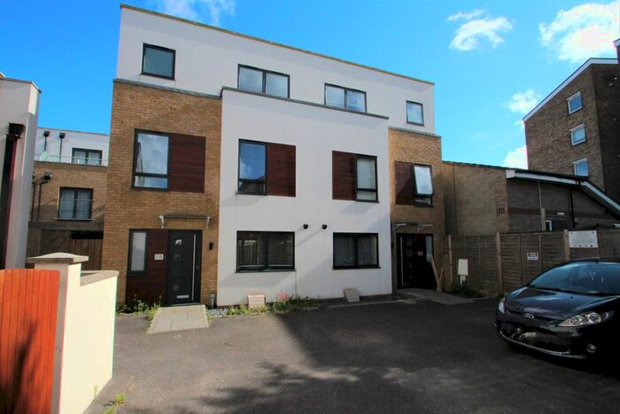 3 Bedroom Semi-Detached House To Rent In Ardsheal Road, Worthing, BN14